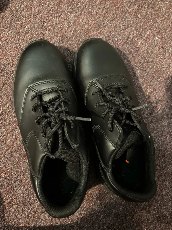 Red wing work shoes black non slip Size 7 - Image 3