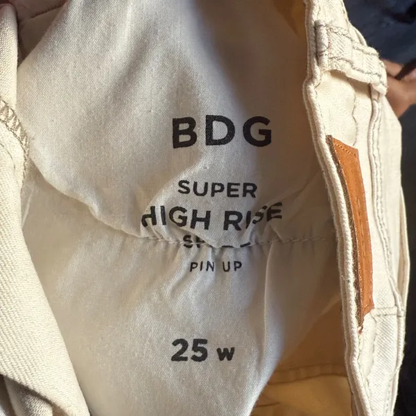 BDG Cream Super High Waisted Denim Shorts Size 25 - Image 4