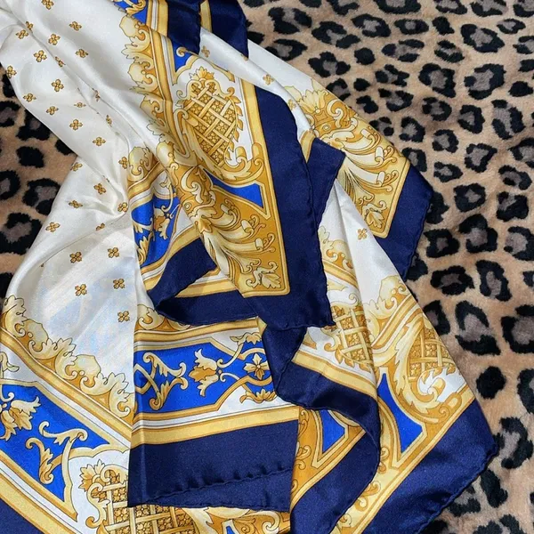 33x33 Longchamp baroque silk scarf Blue and Gold - Image 6