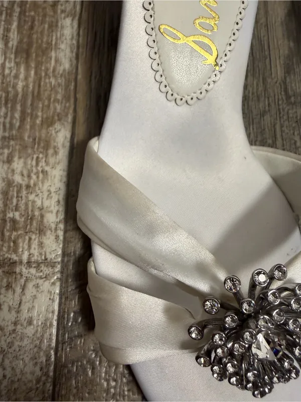 NWOB Sam Edelman White Satin Bridal Kitten Heel Slide with Crystal Brooch Size 6 - Image 14