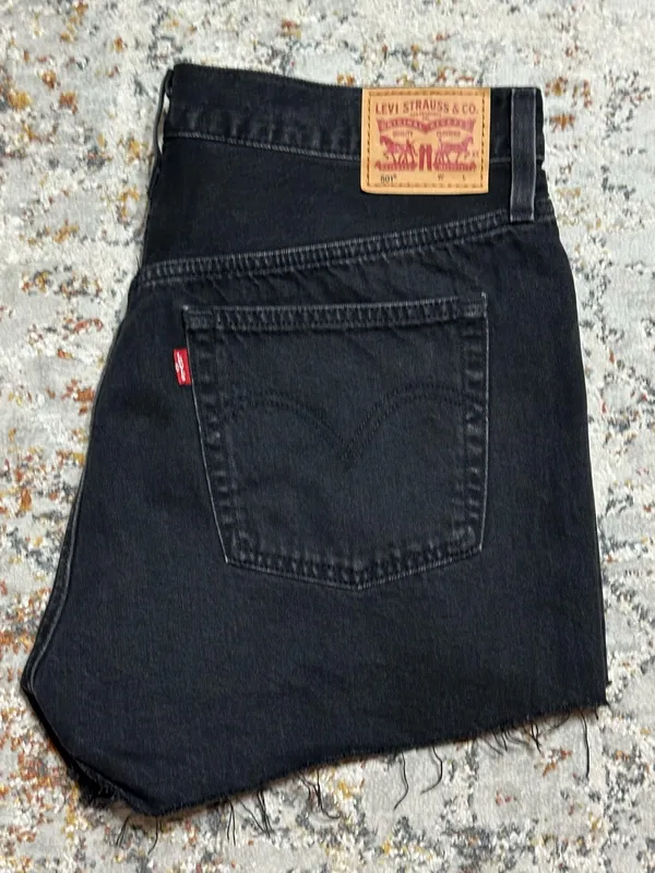 LEVI’S 501 Jean shorts size 32 black - Image 3