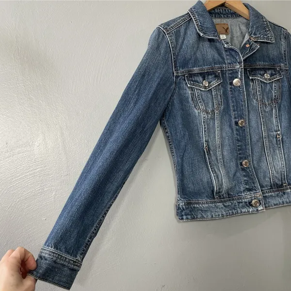 AEO American Eagle Denim Jacket Size Medium Blue Jean Coat Trucker Boho Cropped - Image 3
