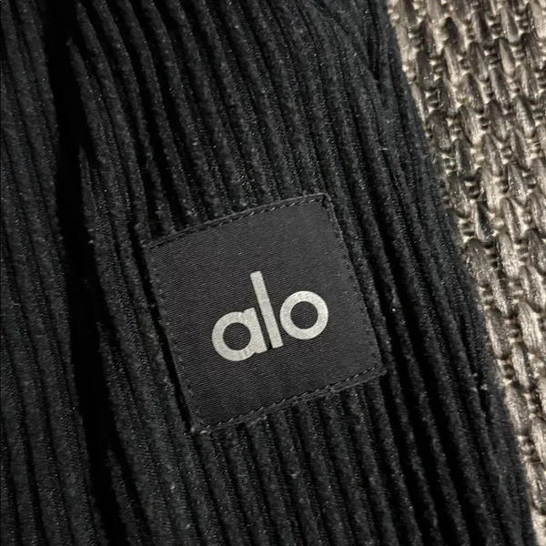 Alo Yoga Muse Jogger Size Small - Image 4