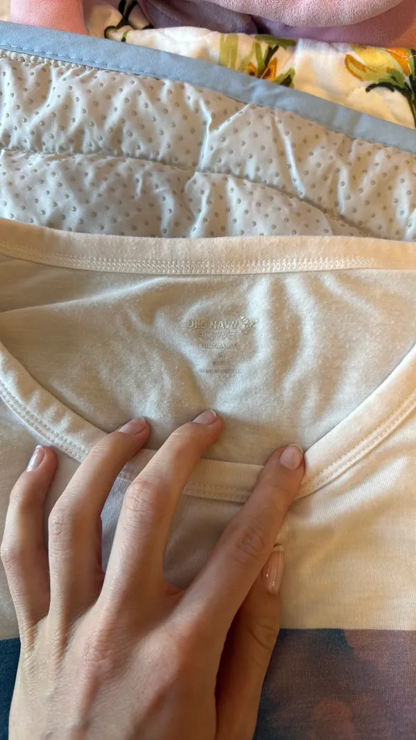 Old Navy Active Crop Tee - Image 4