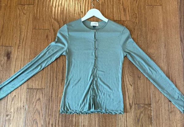 Universal Thread green button front ribbed long sleeve size small - Image 7