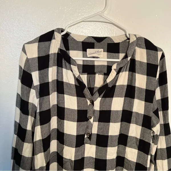 Universal Thread Women's Size Small Popover Blouse Black Cream Plaid Fleece‎ - Image 4