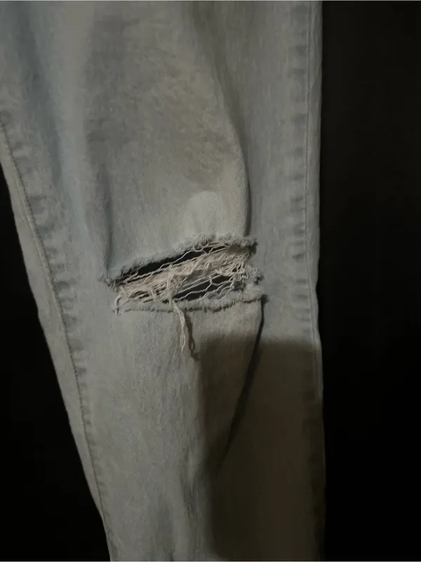 Universal Threads Light Blue Distressed High-Rise Women’s Jeans - Image 2