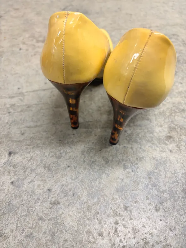 Jessica Simpson yellow patent leather heel 9 - Image 3