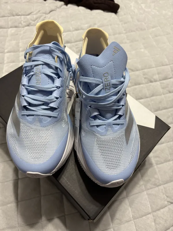 Adidas Tennis Shoes - Image 4