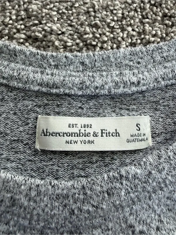 Abercrombie & Fitch Gray Cold Shoulder Knit Sweater Top Small - Image 2