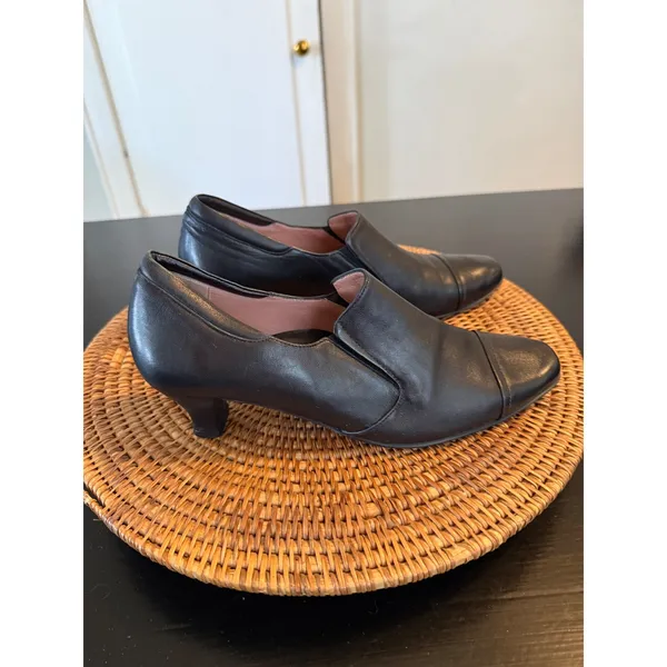 BeautiFeel Black Leather Cap Toe Kitten Heel Loafers‎ Shoes Womens Size 40 - Image 4