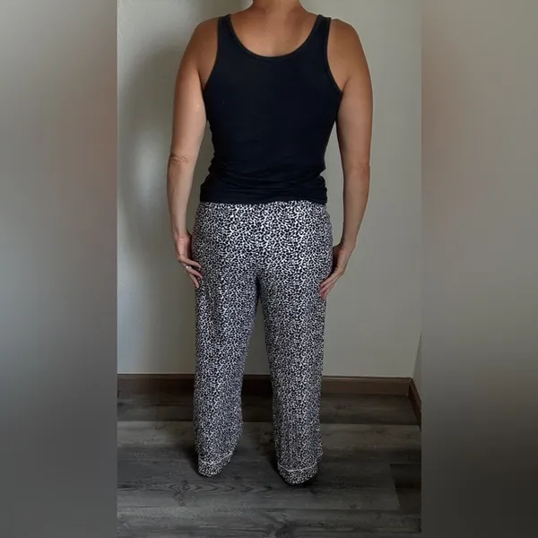Victoria’s Secret Leopard Pajama Pants Black White Medium Pink Tie - Image 5