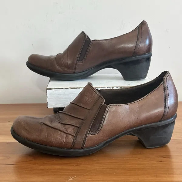 Clarks Brown Leather Slip On Loafer Wedge Pump Dress Work‎ Women Shoes Size 7M - Image 2