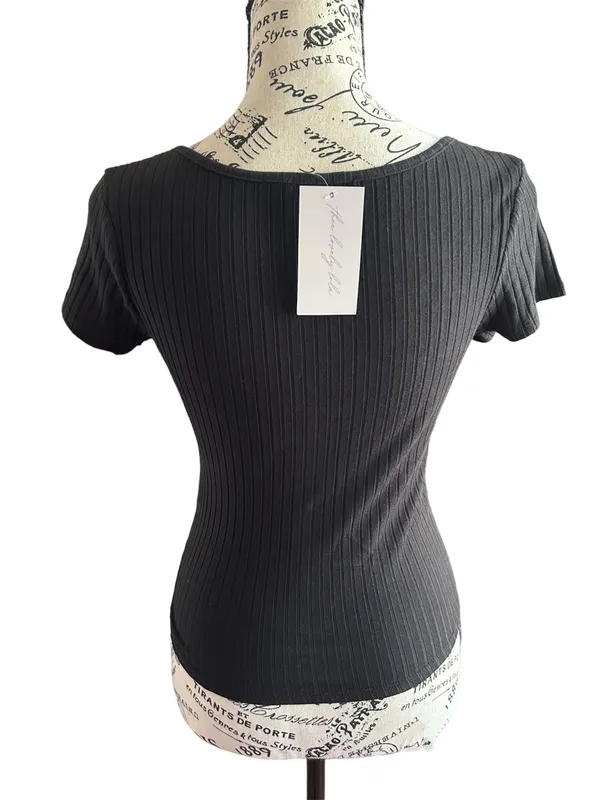 NWT Size Medium Top Black - Image 3