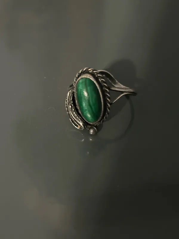 Navajo Vintage size 6 Malachite Silver Native American Ring - Image 2