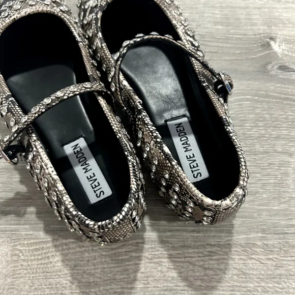 NEW Steve Madden Vinette Mary Jane Snake Print Studded Flat Size 6.5 - Image 3