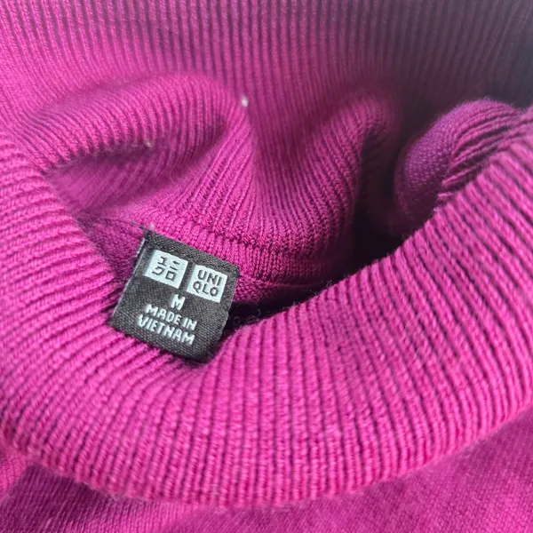 Uniqlo Womens 100% Wool Turtleneck Sweater‎ Magenta Pink Long Sleeve Medium - Image 3