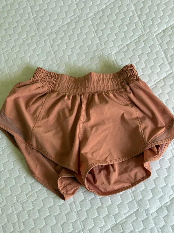 Peach Lululemon Hotty Hot Shorts 2.5 - Image 2