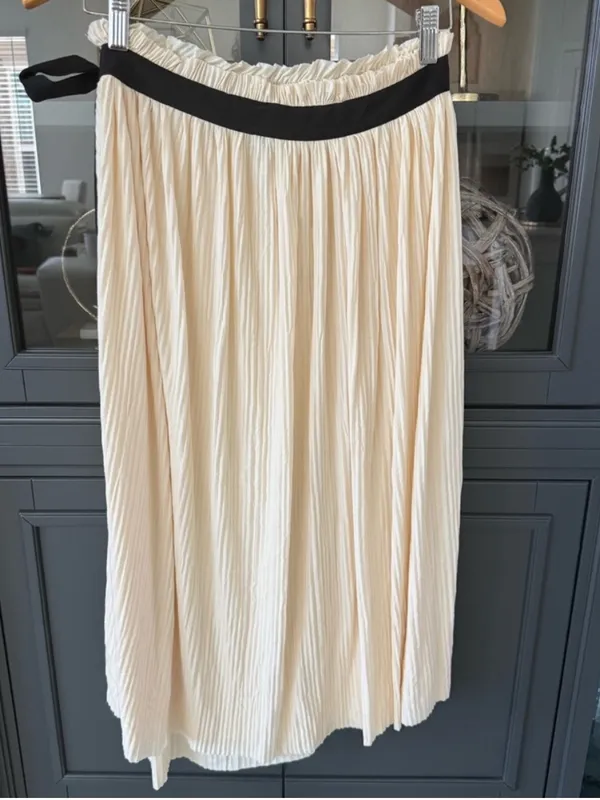 Zara NWT Cream Midi Skirt with Black Tie Waist - Image 3