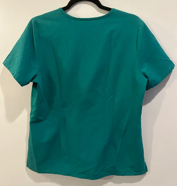 FIGS Casma Three Pocket Scrub Top - Image 3