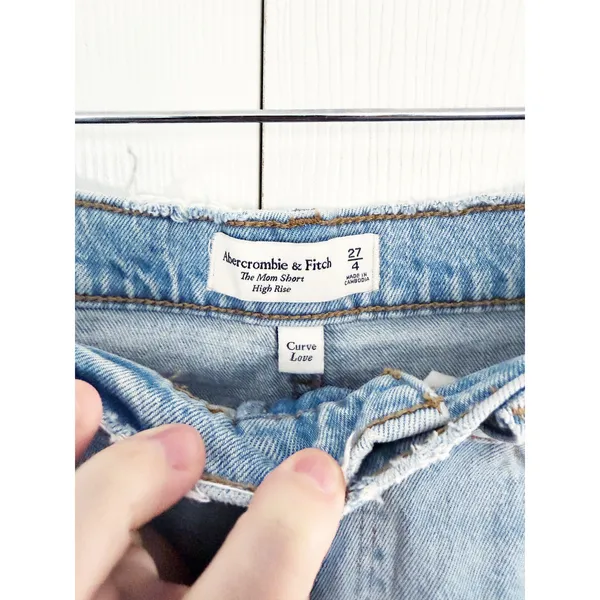 Abercrombie & Fitch Curve Love High Rise Mom Shorts Light Wash Distressed - Image 7