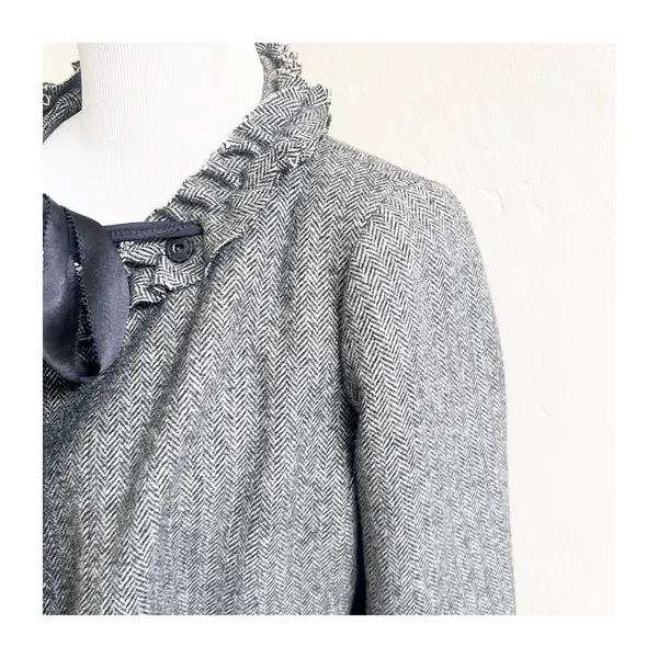 J Crew SZ 4 Women’s Cheshire Ruffle Tie Neck Jacket in Black/White Herringbone - Image 9