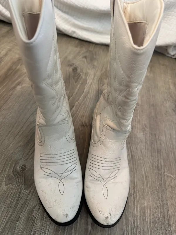 White Cowgirl Amazon Boots 9 - Image 6