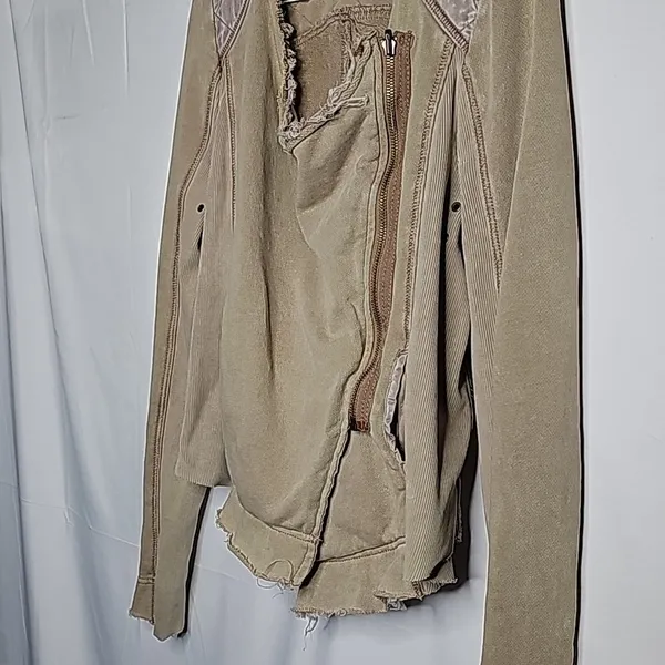 Free People raw hem diagonal zip up quilted back moto sweatshirt jacket sz Small - Image 3
