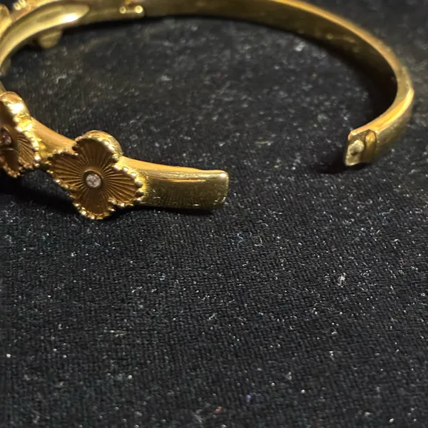 Gold tone Clover Bangle Bracelet - Image 3