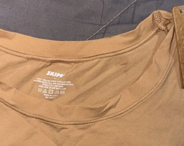 Skims Fits Everybody Cropped Shirt - Image 2