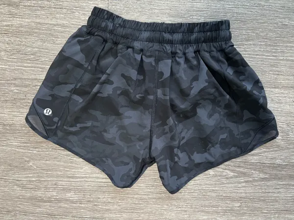 Lululemon Hotty Hot Shorts Incognito Camo Multi Grey / Black 4” Size 2 Tall - Image 6