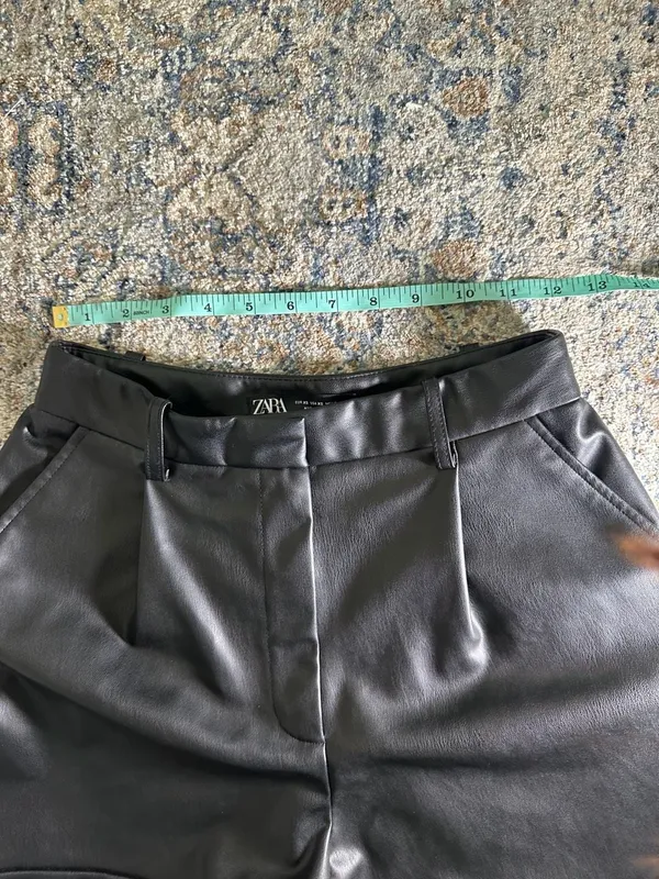 Zara Faux Leather Shorts Size XS Black Pleated Cuffed PU Tailored - Image 2