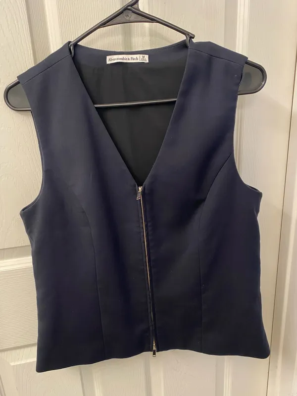 Abercrombie & Fitch Black Sleeveless Zip-Front Vest - Image 2