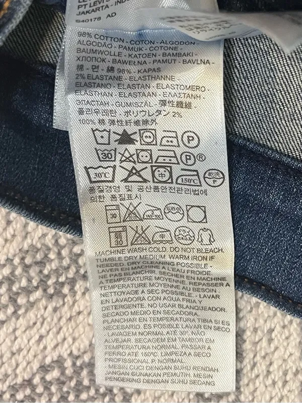 LEVI’S Women’s Blue Denim Jean Capri Pants 6/28 - Image 5