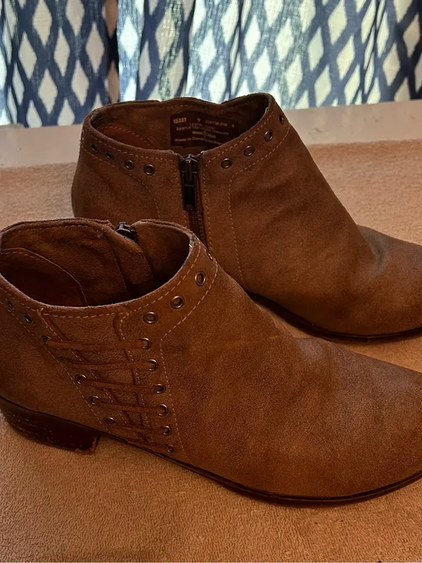 Minnetonka Brown Suede Men’s Chukka Ankle Boots - Image 2