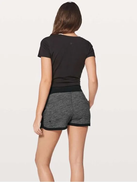 Lululemon Cool and Collected Women's Active Shorts Size 6 - Image 3