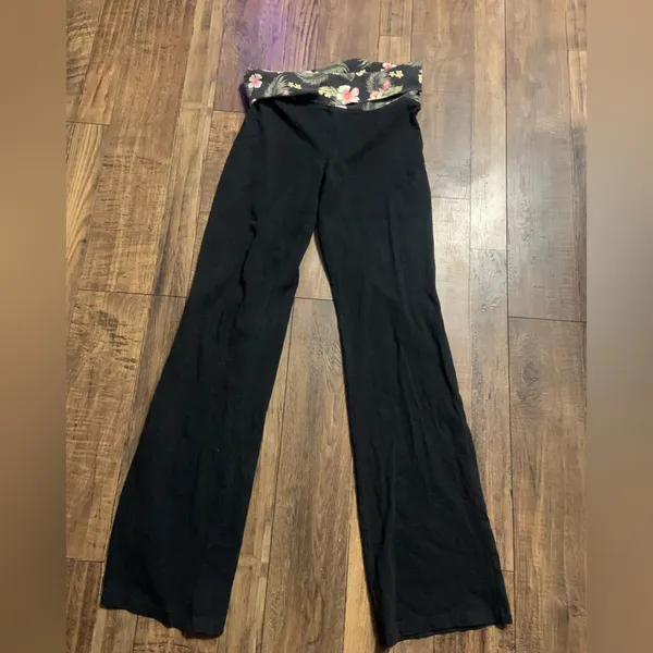 Black PINK Yoga Pants fold over tropical print Victoria’s Secret M spring casual - Image 3