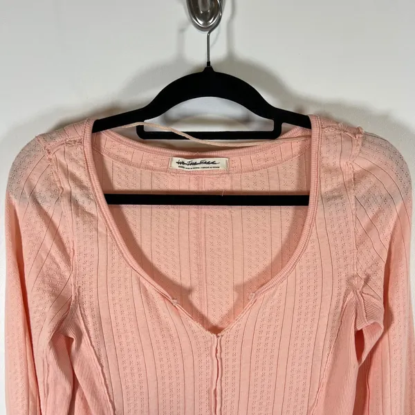 Free People We The Free Pink Pointelle V-Neck Long Sleeve Top OB1817655‎ Medium - Image 2