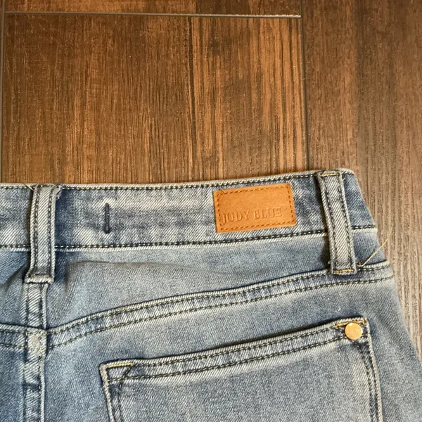 Judy Blue Distressed Boyfriend Jeans Light Wash Raw Hem Size 5/27 Relaxed Denim - Image 6