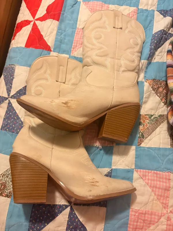 White Boots Size 8.5 - Image 2