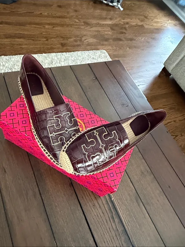 Tory Burch Burgundy Croc-Embossed Logo Espadrilles - Image 10
