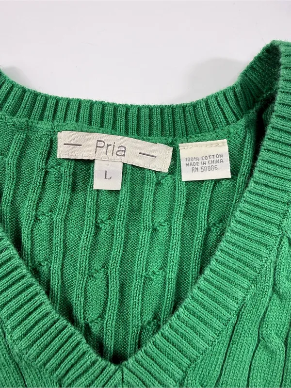100% Cotton Classic Cable V-Neck Sweater in Green - Image 5