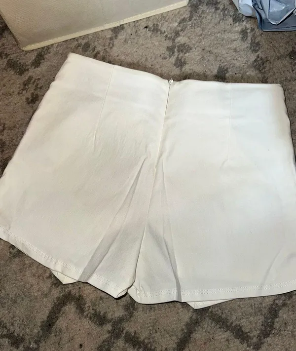 Boutique White - Image 3