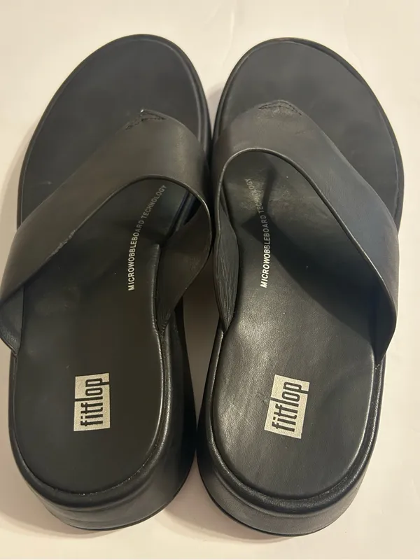 Fitflop Women's Black Crossover Thong Sandals - Image 3