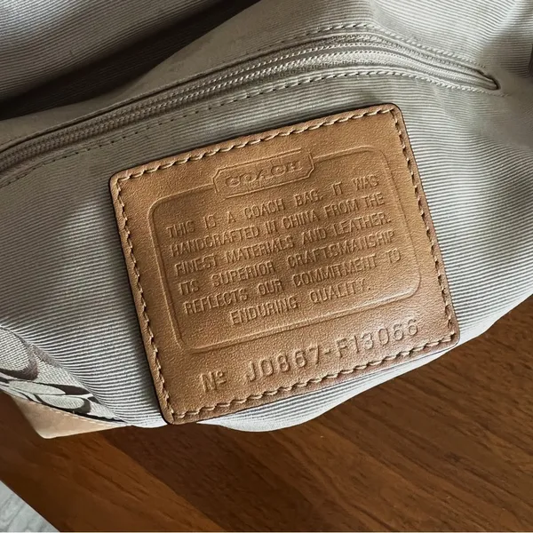 Y2k Restored Coach Hampton Signiature Tan Shoulder Bag - Image 11