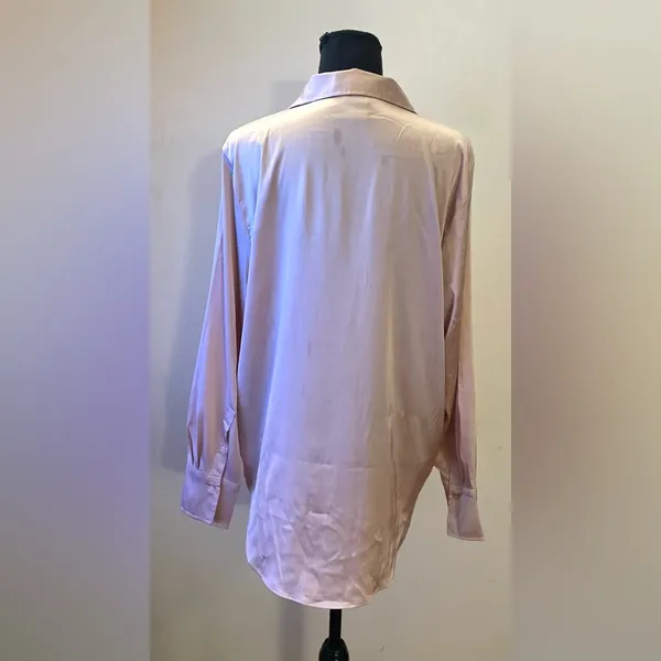 H&M- Cream V-neck Button-down Silk Top Size L - Image 4