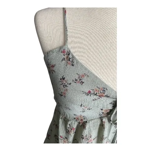 American Eagle Outfitters-Green floral top-size medium Super cute floral top, side cut outs, smocked back, adjustable straps, excellent condition Measurements: Bust: armpit to armpit 17-19 inches Length: shoulder seam to bottom 21 inches - Image 3