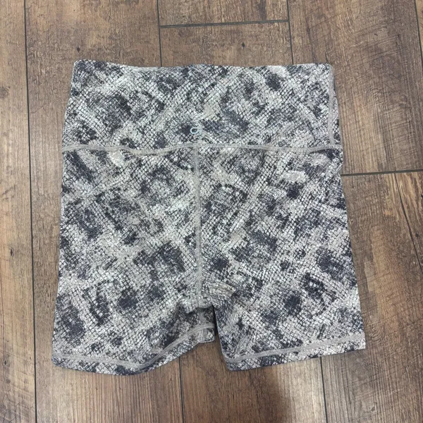 GAP Fit Eclipse Biker Shorts High Waist Women's Size M Tan Brown Snake Print - Image 3