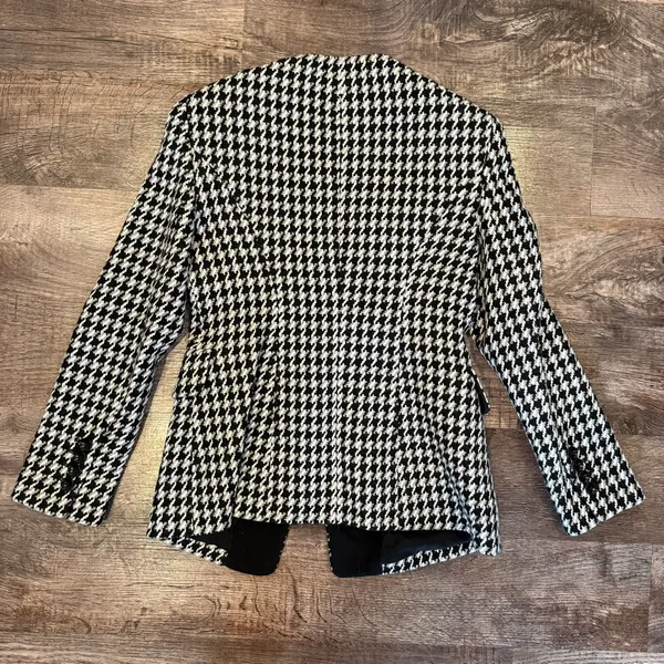 NWT Express Women’s Black and White Houndstooth Single Button Blazer Size 4 - Image 4