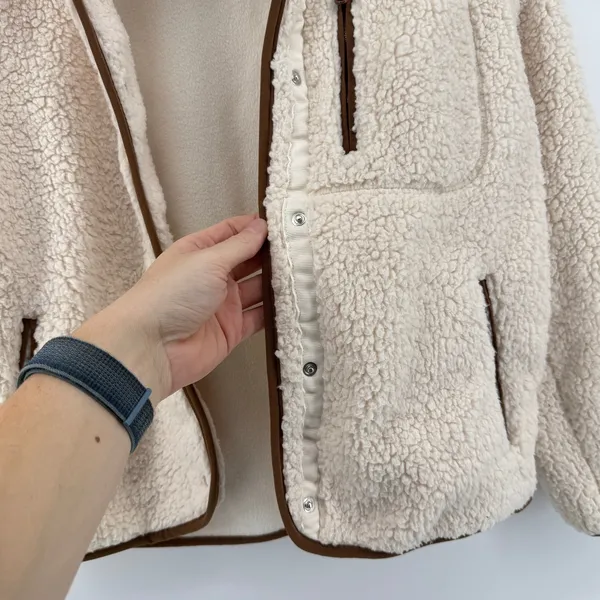 Universal Threads Sherpa Fleece Fur Jacket Cream Women XS Brown Trim Snap Front - Image 2